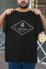 Real men smoke brisket. T-Shirt
